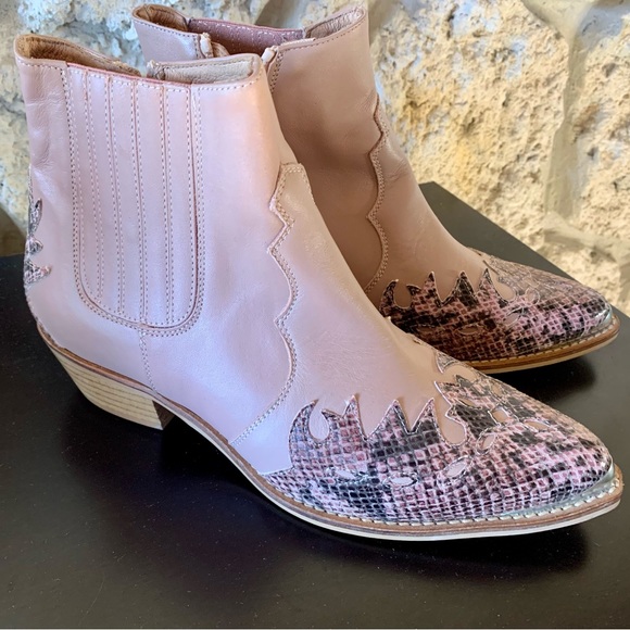 Gorgeous leather boots! - Picture 1 of 4